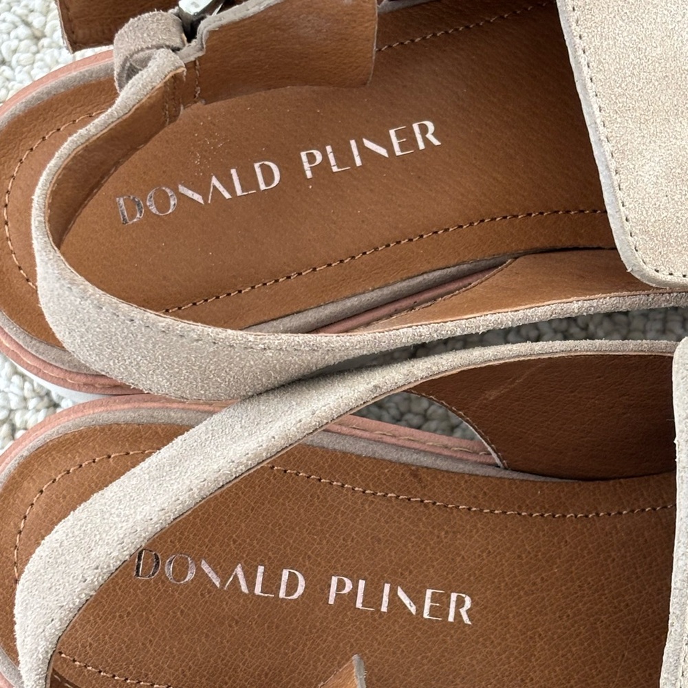 Donald Pliner Halie Suede Loafer Taupe Sz 9 - Picture 3 of 7